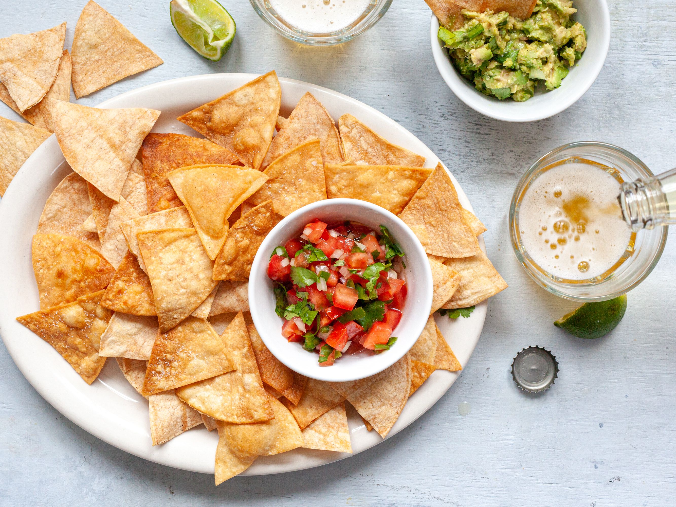 Tortillachips with salsa